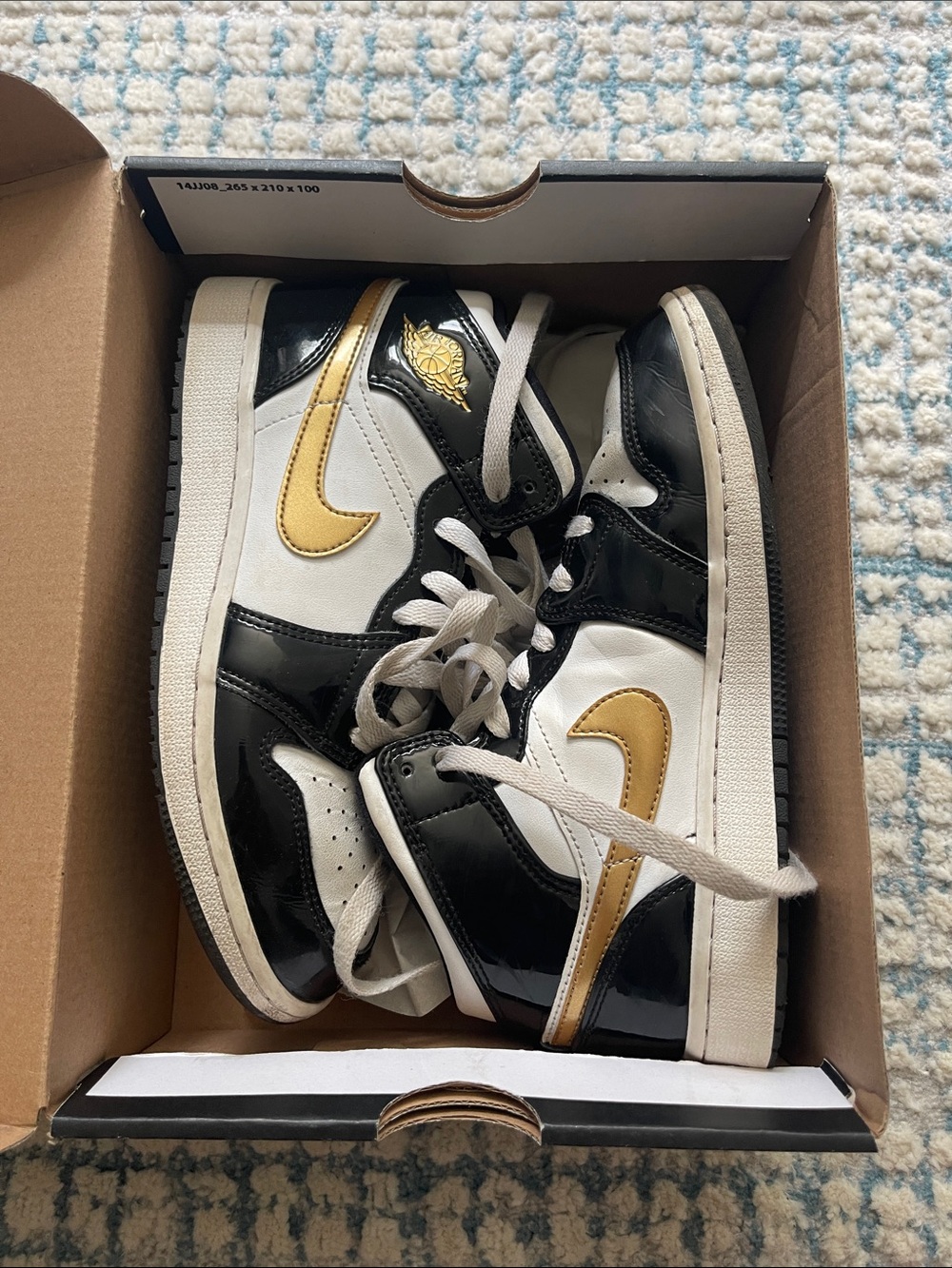 Nike Black White Gold Low-Top Sneakers
